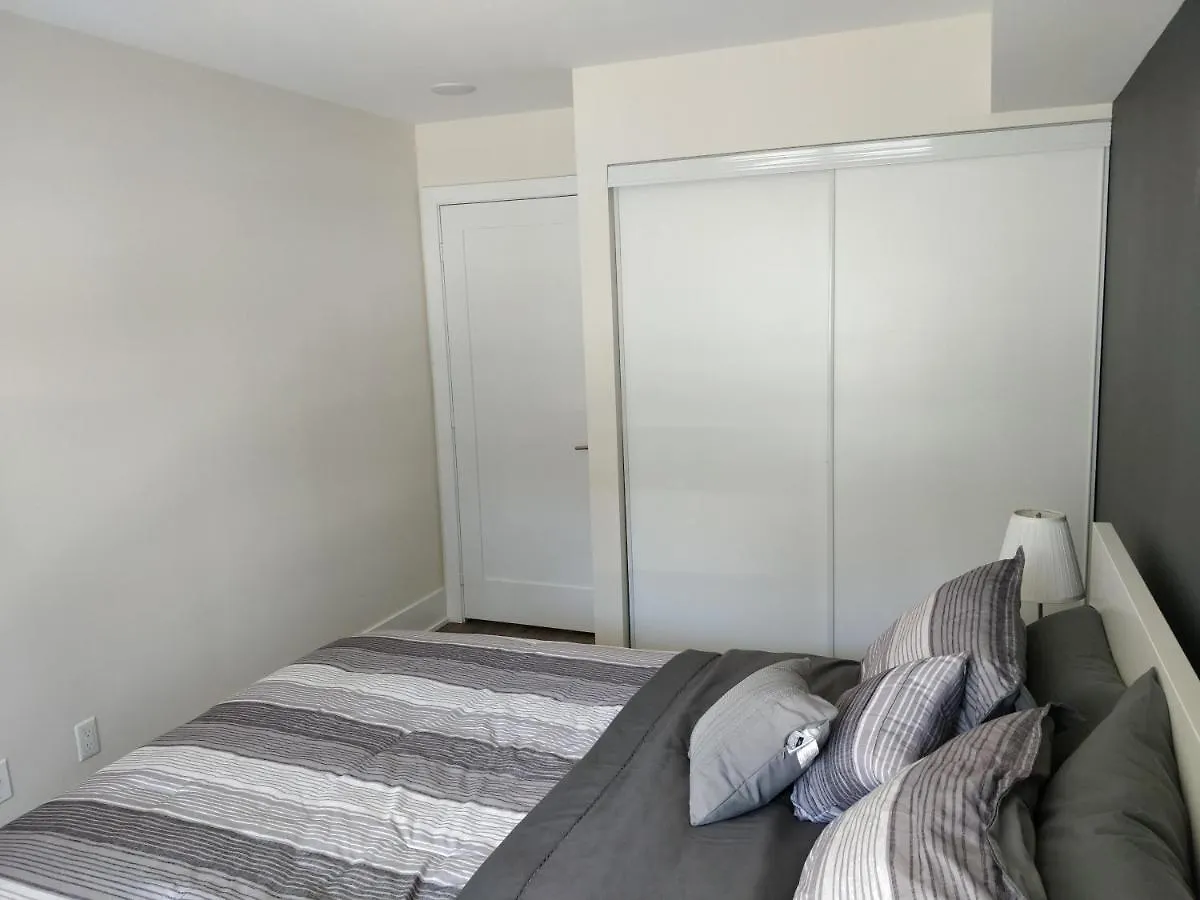 Entertainment District, Downtown Toronto, 1 Bed Plus Den. Pure Comfort Canada